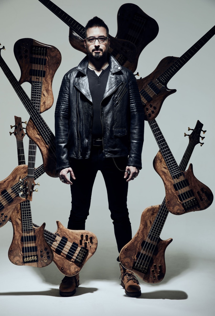 Merlos Bass Guitars — taller de José Merlos